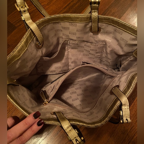 Vintage Michael Kors tote. Excellent condition. - Picture 4 of 9